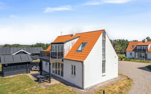 Kanutte - 200M from the Sea: Meubilair, Interieur Ontwerp, Stoel, Flooring, Tafel, Toevlucht, Verdieping, Plafond, Kamer, Eco Hotel