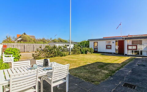 Blome - 350M from the Sea: Hout, Huis, Veranda, Dek, Hardwood, Dak, Beits, Houten Vloer, Eco Hotel