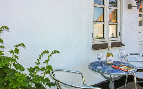 Blome - 350M from the Sea: Hout, Huis, Veranda, Dek, Hardwood, Dak, Beits, Houten Vloer, Eco Hotel