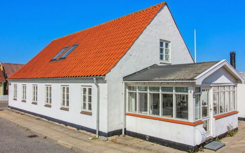 Blome - 350M from the Sea: Hout, Huis, Veranda, Dek, Hardwood, Dak, Beits, Houten Vloer, Eco Hotel