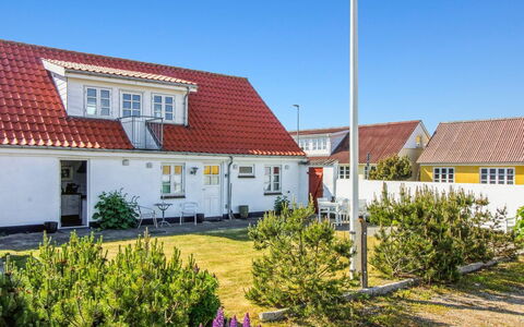 Blome - 350M from the Sea: Hout, Huis, Veranda, Dek, Hardwood, Dak, Beits, Houten Vloer, Eco Hotel