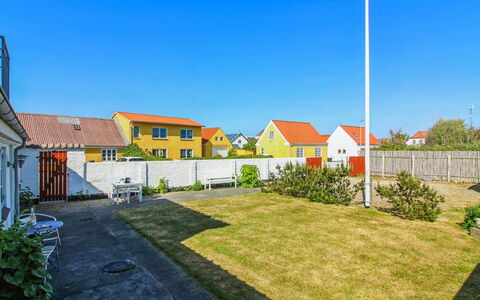 Blome - 350M from the Sea: Hout, Huis, Veranda, Dek, Hardwood, Dak, Beits, Houten Vloer, Eco Hotel