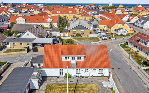 Blome - 350M from the Sea: Hout, Huis, Veranda, Dek, Hardwood, Dak, Beits, Houten Vloer, Eco Hotel