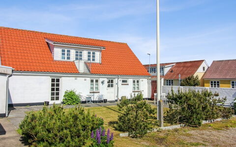Blome - 350M from the Sea: Hout, Huis, Veranda, Dek, Hardwood, Dak, Beits, Houten Vloer, Eco Hotel