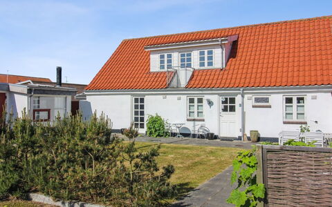 Blome - 350M from the Sea: Hout, Huis, Veranda, Dek, Hardwood, Dak, Beits, Houten Vloer, Eco Hotel