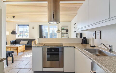 Alessandra - 500M from the Sea: Meubilair, Keuken, Countertop, Interieur Ontwerp, Flooring, Verdieping, Cabinetry, Hout, Toestel Van De Keuken, Plafond