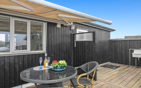 Edvia - 300M from the Sea: Meubilair, Interieur Ontwerp, Flooring, Hout, Verdieping, Plafond, Houten Vloer, Stoel, Tafel, Verlichting
