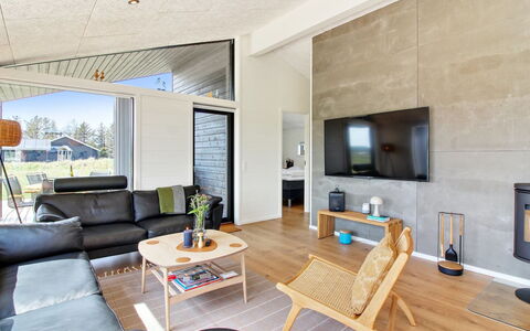 Serey - 1.4Km from the Sea: Interieur Ontwerp, Flooring, Hout, Plafond, Bankstel, Meubilair, Verdieping, Woonkamer, Verlichting, Houten Vloer