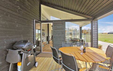 Serey - 1.4Km from the Sea: Hout, Huis, Siding, Dak, Verblijf, Deur, Dek, Veranda, Plank, Hardwood
