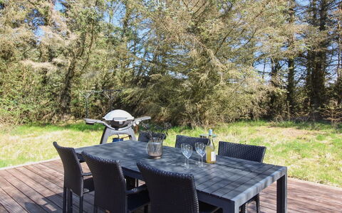 Maiti - 300M from the Sea: Meubilair, Buitenmeubels, Tafel, Stoel, Buitentafel, Keuken En Eettafel, Schaduw, Tuin, Patio, Eco Hotel