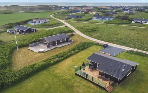 Lok - 450M from the Sea: Architectuur, Dak, Huis, Samengesteld Materiaal, Daylighting, Siding, Oprit