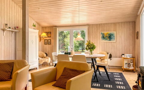 Anelisa - 1.2Km from the Sea: Interieur Ontwerp, Meubilair, Flooring, Muur, Verdieping, Hout, Plafond, Kamer, Woonkamer, Bankstel