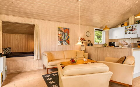 Anelisa - 1.2Km from the Sea: Interieur Ontwerp, Flooring, Verdieping, Hout, Plafond, Meubilair, Bankstel, Kamer, Houten Vloer, Woonkamer