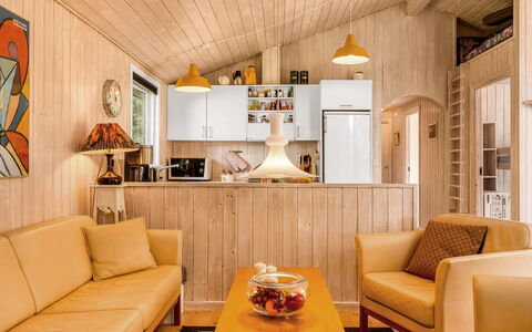 Anelisa - 1.2Km from the Sea: Interieur Ontwerp, Meubilair, Hout, Flooring, Verdieping, Plafond, Kamer, Bankstel, Woonkamer, Lichte Inrichting