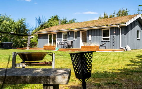 Anelisa - 1.2Km from the Sea: Huis, Huis, Deur, Dak, Verblijf, Landgoed, Tuin, Schaduw, Siding, Werf