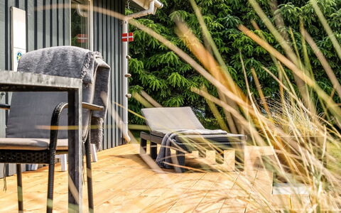 Anelisa - 1.2Km from the Sea: Huis, Huis, Deur, Dak, Verblijf, Landgoed, Tuin, Schaduw, Siding, Werf