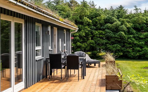Anelisa - 1.2Km from the Sea: Huis, Huis, Deur, Dak, Verblijf, Landgoed, Tuin, Schaduw, Siding, Werf