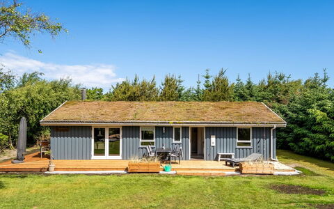 Anelisa - 1.2Km from the Sea: Huis, Huis, Deur, Dak, Verblijf, Landgoed, Tuin, Schaduw, Siding, Werf