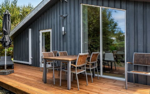 Anelisa - 1.2Km from the Sea: Huis, Huis, Deur, Dak, Verblijf, Landgoed, Tuin, Schaduw, Siding, Werf