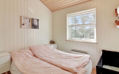 Heraldina - 1Km from the Sea: Hout, Slaapkamer, Flooring, Plafond, Interieur Ontwerp, Verdieping, Bed, Laken, Bedding, Kamer