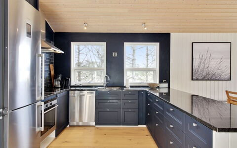 Heraldina - 1Km from the Sea: Keuken, Hout, Flooring, Countertop, Houten Vloer, Cabinetry, Meubilair, Interieur Ontwerp, Toestel Van De Keuken, Verdieping