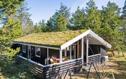 Eriksine - 1.9Km from the Sea: Meubilair, Interieur Ontwerp, Stoel, Flooring, Tafel, Toevlucht, Verdieping, Plafond, Kamer, Eco Hotel