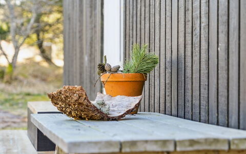 Eriksine - 1.9Km from the Sea: Meubilair, Interieur Ontwerp, Stoel, Flooring, Tafel, Toevlucht, Verdieping, Plafond, Kamer, Eco Hotel