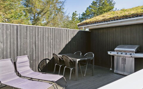 Eriksine - 1.9Km from the Sea: Meubilair, Interieur Ontwerp, Stoel, Flooring, Tafel, Toevlucht, Verdieping, Plafond, Kamer, Eco Hotel