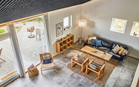 Kaapo - 1Km from the Sea: Meubilair, Interieur Ontwerp, Stoel, Flooring, Tafel, Toevlucht, Verdieping, Plafond, Kamer, Eco Hotel
