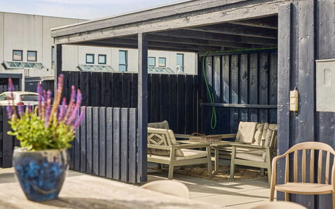 Kaapo - 1Km from the Sea: Meubilair, Interieur Ontwerp, Stoel, Flooring, Tafel, Toevlucht, Verdieping, Plafond, Kamer, Eco Hotel
