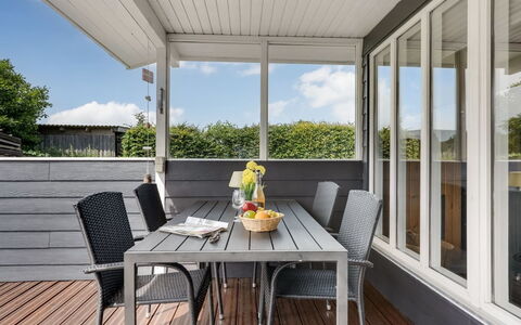 Stygge - 300M from the Sea: Meubilair, Hout, Flooring, Verdieping, Houten Vloer, Stoel, Tafel, Buitenmeubels, Interieur Ontwerp, Veranda
