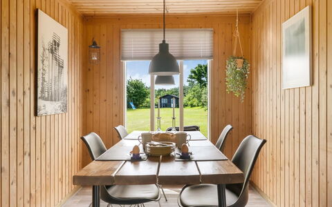 Stygge - 300M from the Sea: Meubilair, Interieur Ontwerp, Flooring, Hout, Verdieping, Tafel, Plafond, Keuken En Eettafel, Eetkamer, Lichte Inrichting