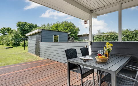 Stygge - 300M from the Sea: Hout, Meubilair, Huis, Buitenmeubels, Siding, Dek, Samengesteld Materiaal, Deur, Hardwood, Veranda