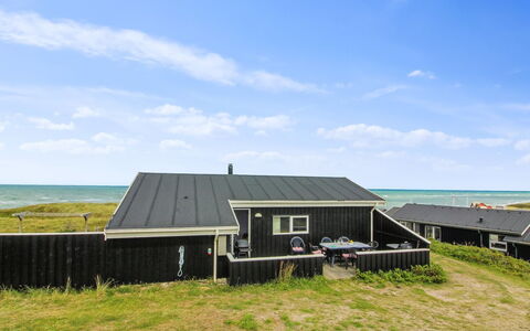 Joske - 50M from the Sea: Huis, Huis, Deur, Dak, Verblijf, Landgoed, Tuin, Schaduw, Siding, Werf