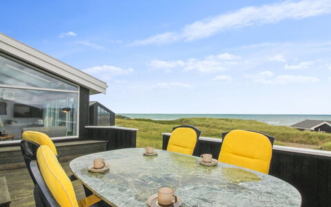 Joske - 50M from the Sea: Huis, Huis, Deur, Dak, Verblijf, Landgoed, Tuin, Schaduw, Siding, Werf