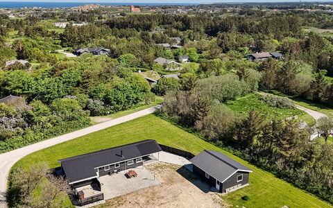 Thorsten - 500M from the Sea: Woongebied, Landschap, Huis, Dak, Plain, Vogelperspectief, Voorstad, Landgoed, Luchtfotografie, Landscaping