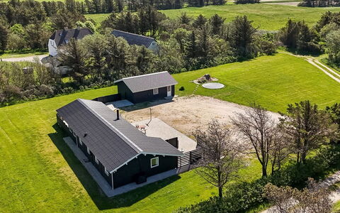 Thorsten - 500M from the Sea: Gras, Huis, Dak, Huis, Plain, Landschap, Landelijk Gebied, Woongebied, Land Lot, Verblijf