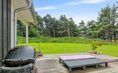 Hela - 1.4Km from the Sea: Huis, Huis, Deur, Dak, Verblijf, Landgoed, Tuin, Schaduw, Siding, Werf