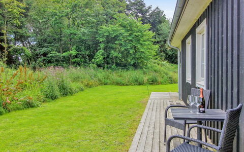 Hela - 1.4Km from the Sea: Huis, Huis, Deur, Dak, Verblijf, Landgoed, Tuin, Schaduw, Siding, Werf