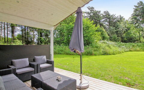 Hela - 1.4Km from the Sea: Huis, Huis, Deur, Dak, Verblijf, Landgoed, Tuin, Schaduw, Siding, Werf