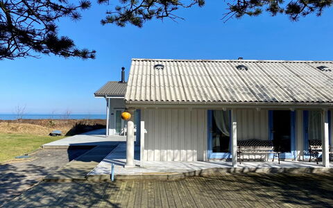 Ilenia - 150M from the Sea: Meubilair, Interieur Ontwerp, Flooring, Hout, Verdieping, Plafond, Houten Vloer, Stoel, Tafel, Verlichting