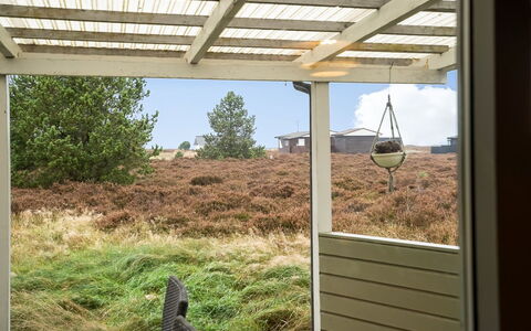 Alwine - 250M from the Sea: Hout, Huis, Veranda, Dek, Hardwood, Dak, Beits, Houten Vloer, Eco Hotel