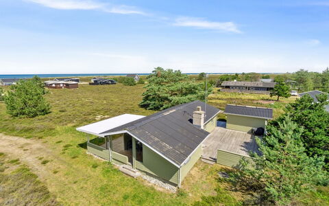 Alwine - 250M from the Sea: Hout, Huis, Veranda, Dek, Hardwood, Dak, Beits, Houten Vloer, Eco Hotel