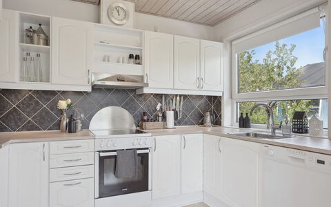 Gisella - 1.2Km from the Sea: Keuken, Interieur Ontwerp, Toestel Van De Keuken, Countertop, Flooring, Major Appliance, Cabinetry, Meubilair, Plafond, Huishoudapparatuur