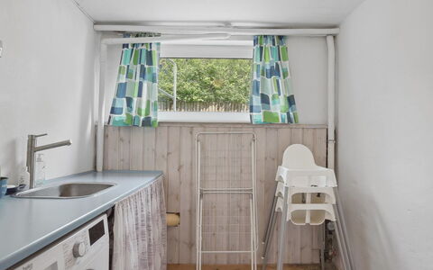 Gisella - 1.2Km from the Sea: Interieur Ontwerp, Flooring, Verdieping, Kamer, Plafond, Wasmachine, Loodgieterswerkinrichting, Gordijn, Wasruimte, Major Appliance