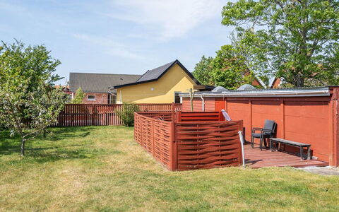 Gisella - 1.2Km from the Sea: Hout, Hek, Verblijf, Tuin, Backyard, Home Schermen, Beits, Gazon, Werf, Schaduw