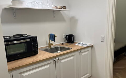 Skrollan - 100M from the Sea: Cabinetry, Toestel Van De Keuken, Meubilair, Keuken, Interieur Ontwerp, Countertop, Major Appliance, Kamer, Small Appliance, Kast