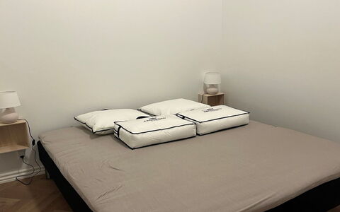 Skrollan - 100M from the Sea: Slaapkamer, Meubilair, Laken, Bed, Textiel, Bedding, Linens, Verdieping, Bed Frame, Kamer