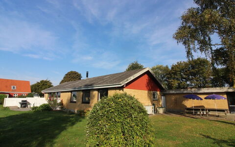 Kolle - 3.2Km from the Sea: Huis, Dak, Huis, Verblijf, Gazon, Tuin, Boerderij, Werf, Backyard, Schaduw