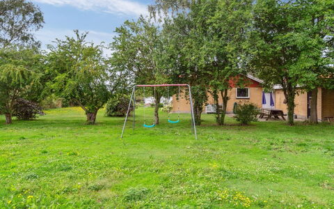 Kolle - 3.2Km from the Sea: Gras, Tuin, Plain, Gazon, Backyard, Werf, Schaduw, Weide, Park
